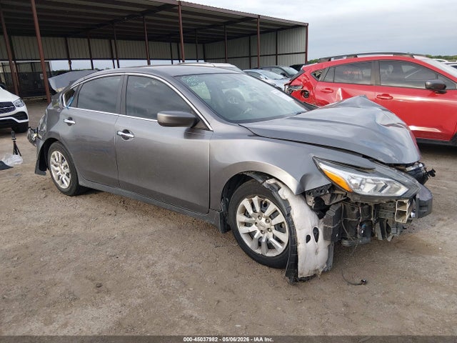 Salvage Nissan Altima Image