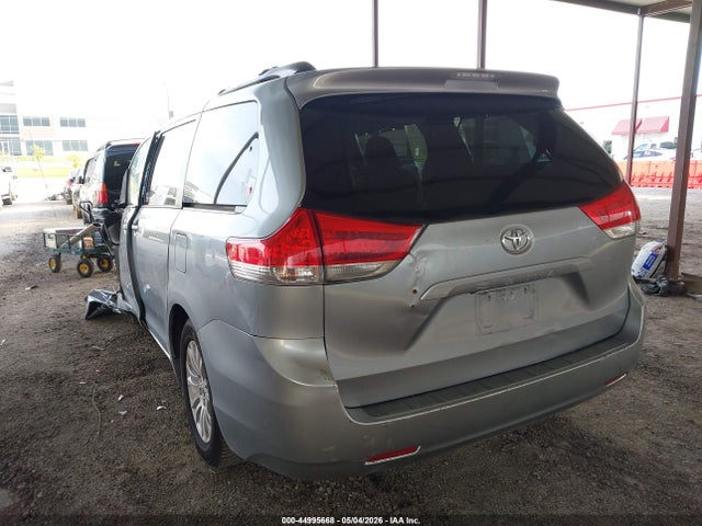 Toyota Sienna Xle V6 8 Passenger