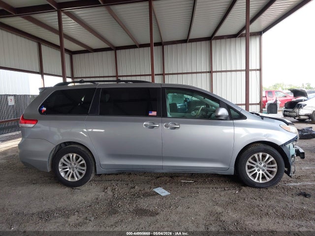 Toyota Sienna Xle V6 8 Passenger