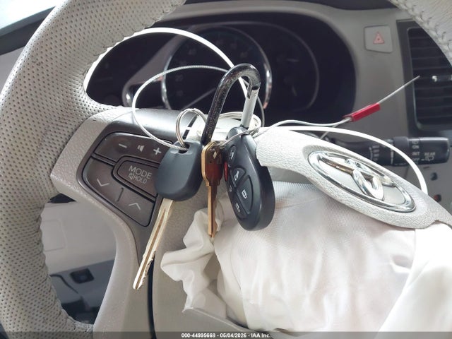 Toyota Sienna Xle V6 8 Passenger