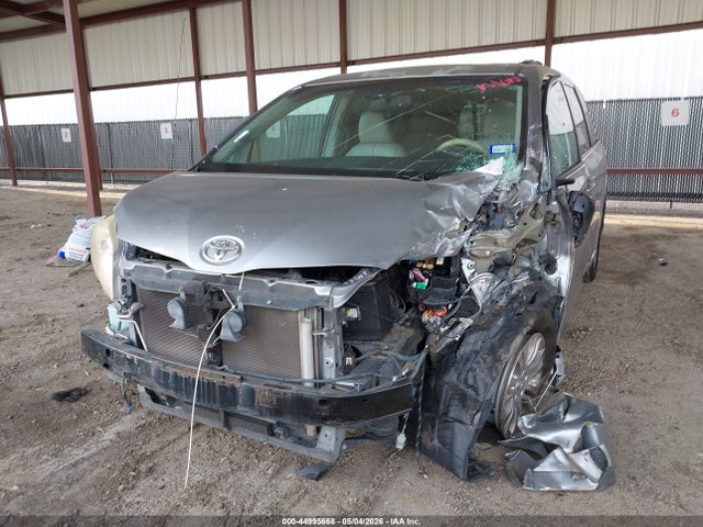 Toyota Sienna Xle V6 8 Passenger