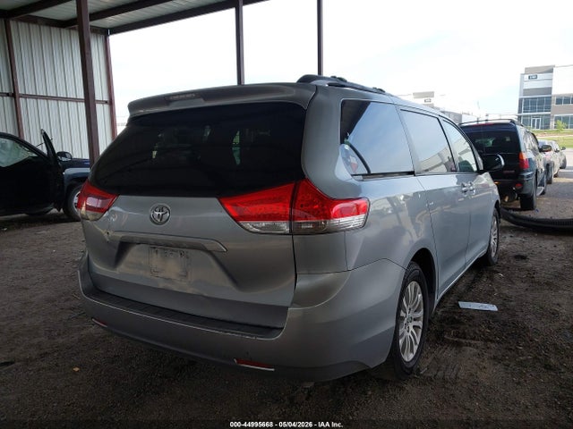 Toyota Sienna Xle V6 8 Passenger