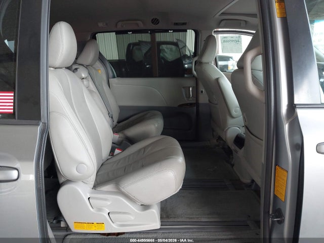 Toyota Sienna Xle V6 8 Passenger