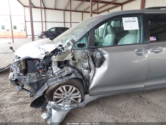 Toyota Sienna Xle V6 8 Passenger
