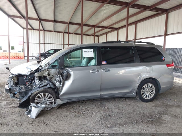 Toyota Sienna Xle V6 8 Passenger
