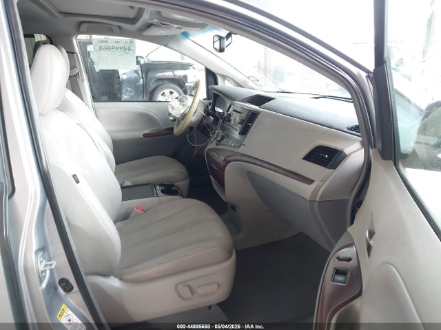 Toyota Sienna Xle V6 8 Passenger