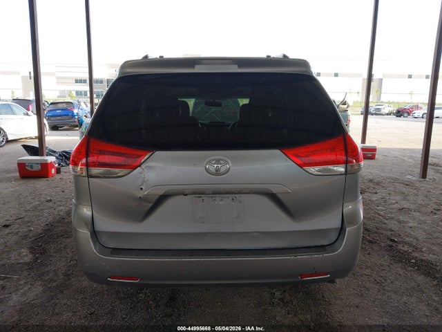Toyota Sienna Xle V6 8 Passenger