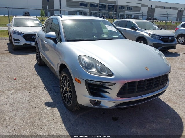 Salvage Porsche Macan Image