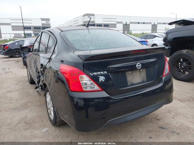 Nissan Versa 1.6 S+