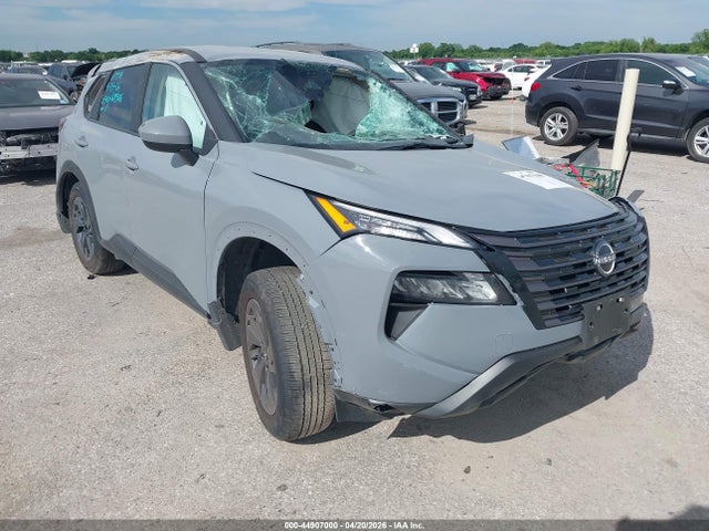 Salvage Nissan Rogue Image