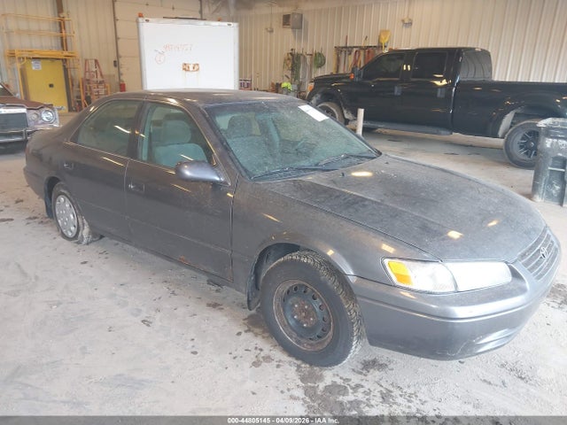 Salvage Toyota Camry Image