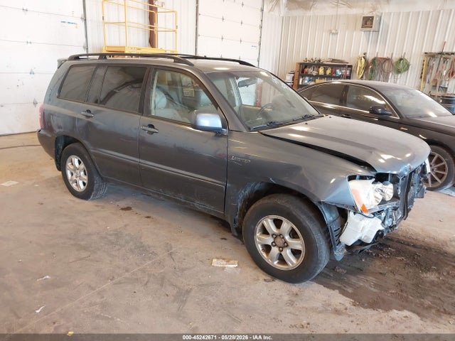 Salvage Toyota Highlander Image