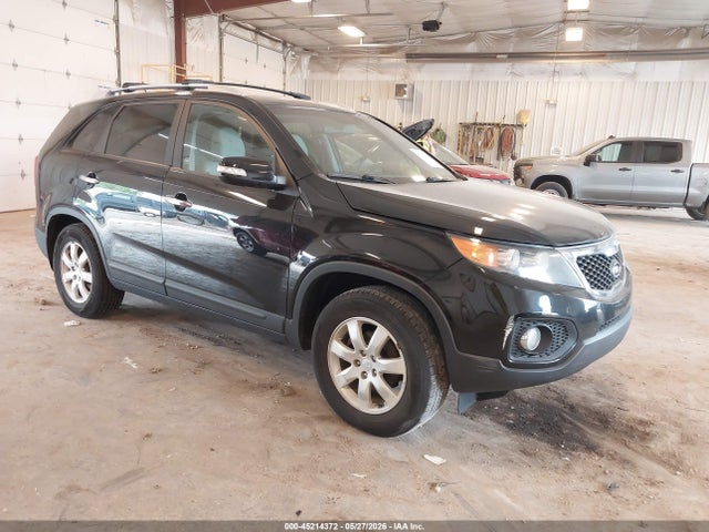 Salvage Kia Sorento Image