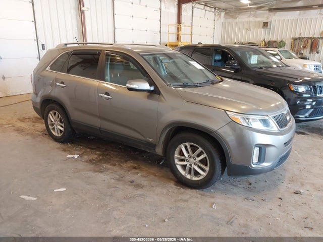 Salvage Kia Sorento Image