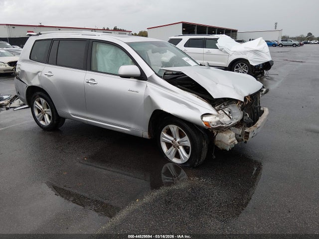 Salvage Toyota Highlander Image