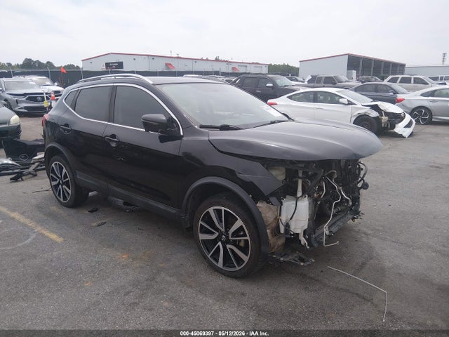 Salvage Nissan Rogue Image