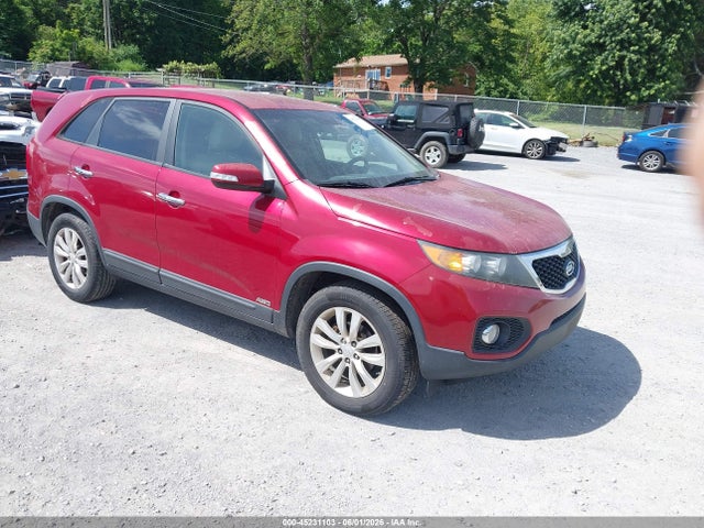 Salvage Kia Sorento Image
