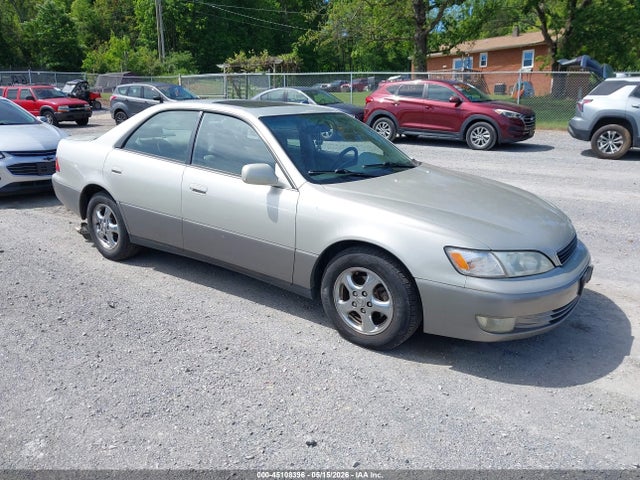 Salvage Lexus Es Image