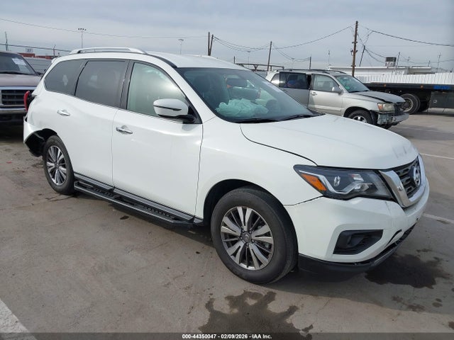 Salvage Nissan Pathfinder Image