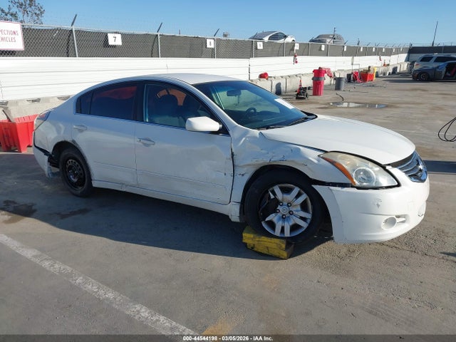 Salvage Nissan Altima Image