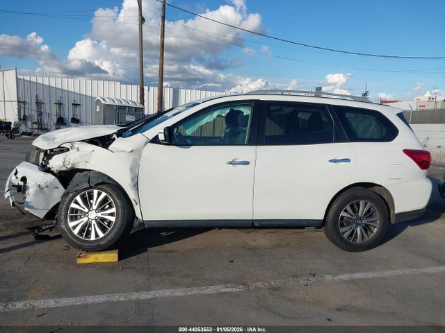 Nissan Pathfinder Sv