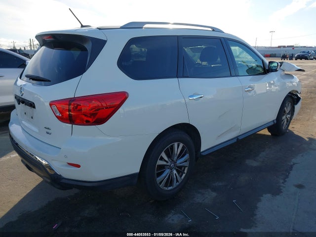 Nissan Pathfinder Sv