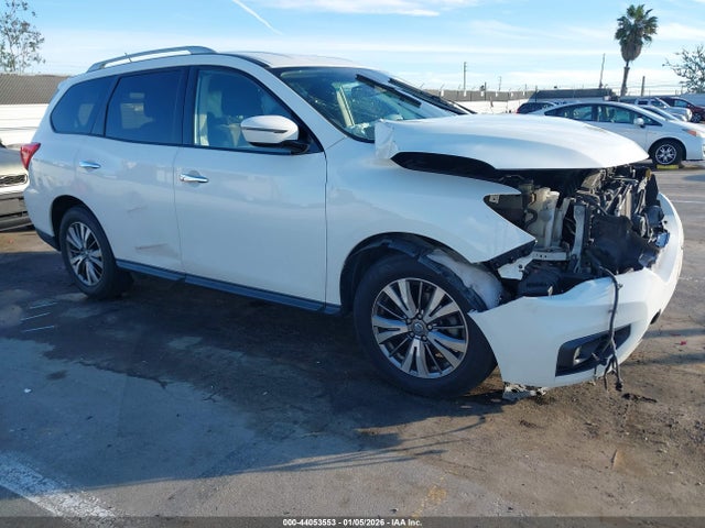 Salvage Nissan Pathfinder Image