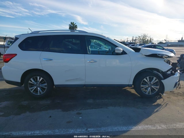 Nissan Pathfinder Sv