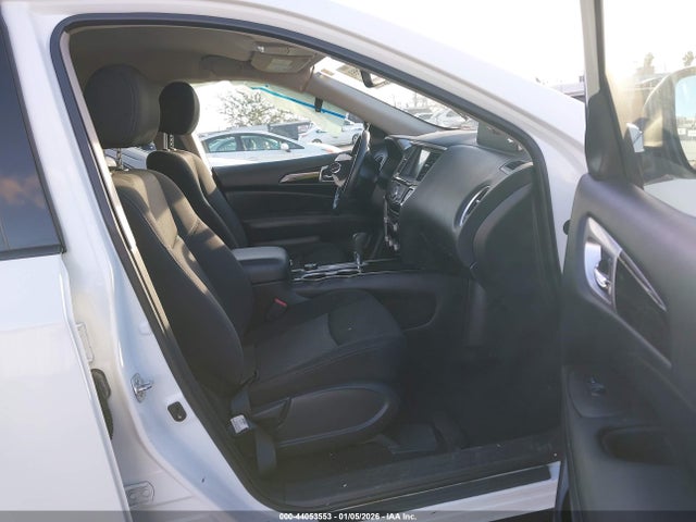 Nissan Pathfinder Sv