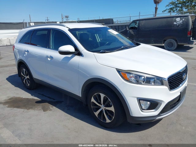 Salvage Kia Sorento Image