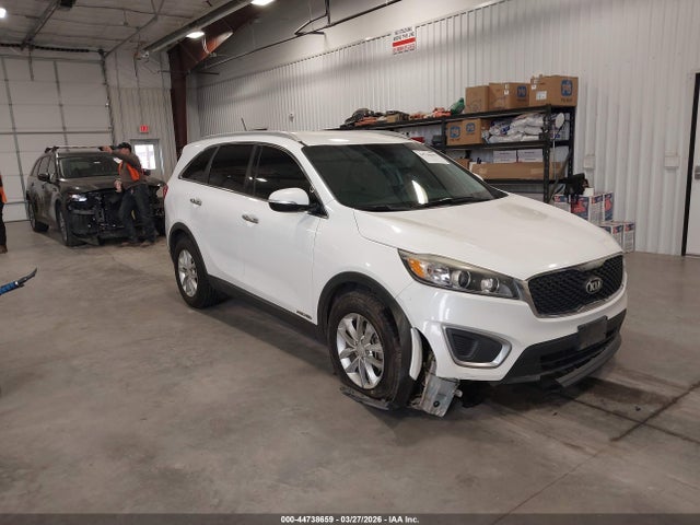 Salvage Kia Sorento Image