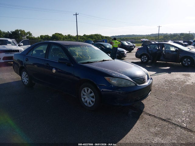 Salvage Toyota Camry Image