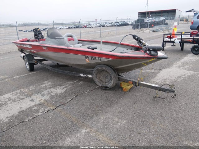 Salvage Basstracker Pt175txw Image