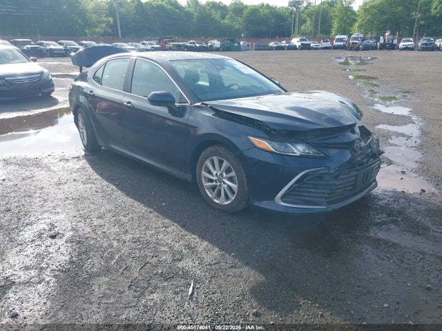 Salvage Toyota Camry Image