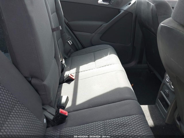 Volkswagen Tiguan S