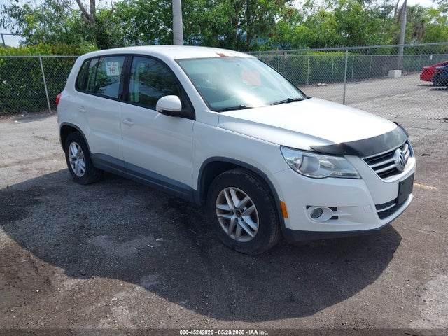 Salvage Volkswagen Tiguan Image