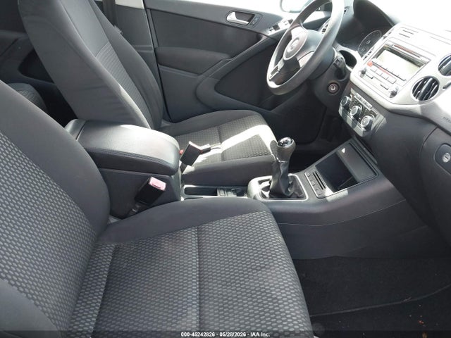 Volkswagen Tiguan S