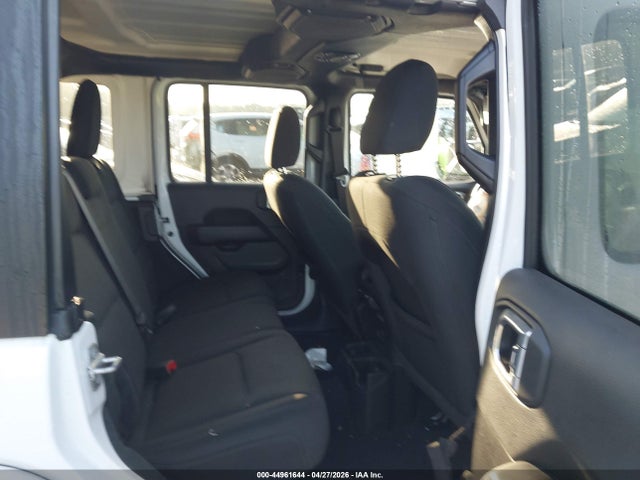 Jeep Wrangler Sahara 4x4