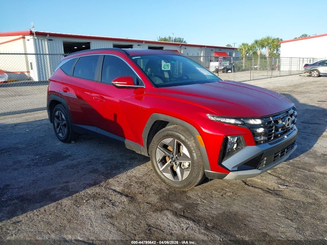 Salvage Hyundai TUCSON Image