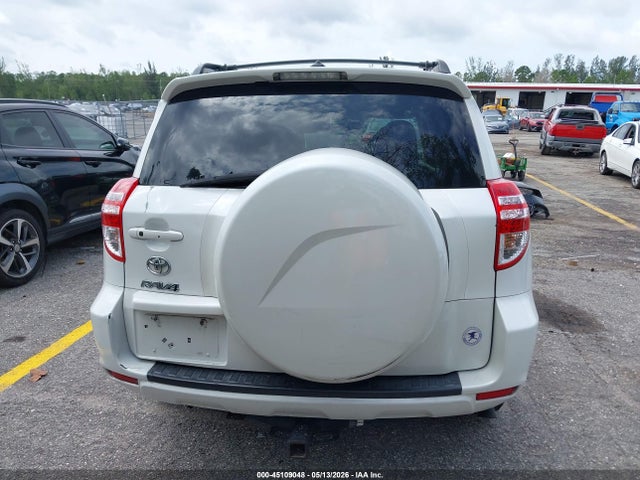 Toyota RAV4 Limited V6