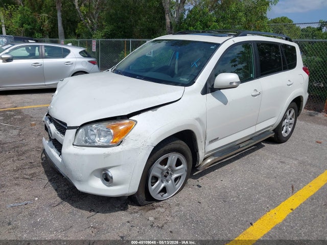 Toyota RAV4 Limited V6