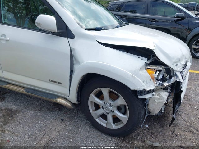 Toyota RAV4 Limited V6