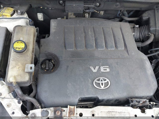 Toyota RAV4 Limited V6