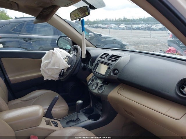 Toyota RAV4 Limited V6