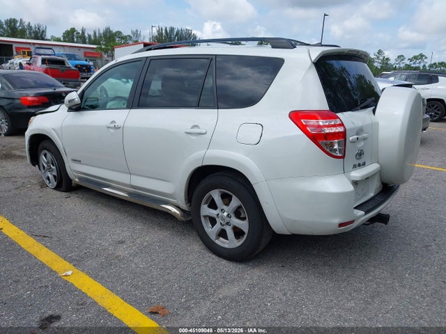 Toyota RAV4 Limited V6