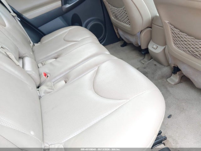 Toyota RAV4 Limited V6