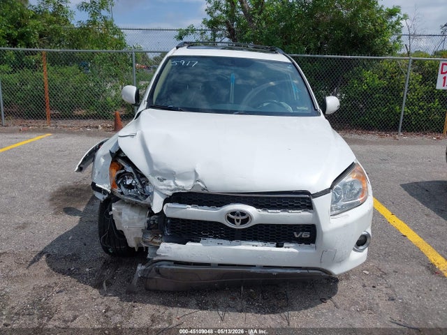 Toyota RAV4 Limited V6