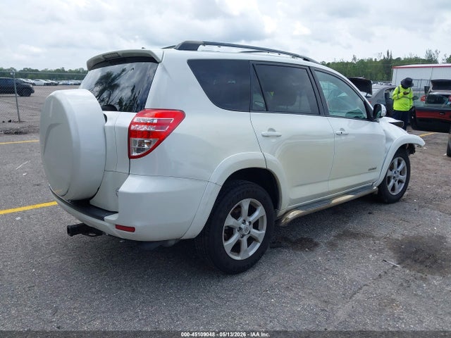 Toyota RAV4 Limited V6