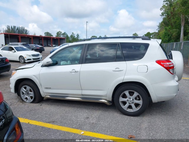 Toyota RAV4 Limited V6
