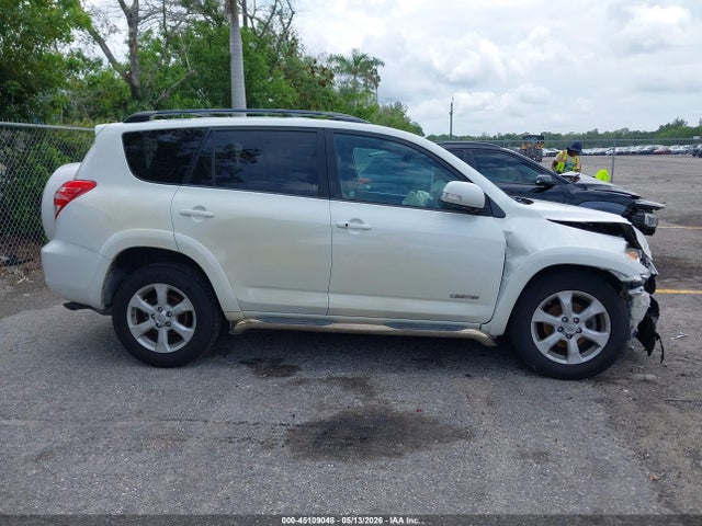 Toyota RAV4 Limited V6